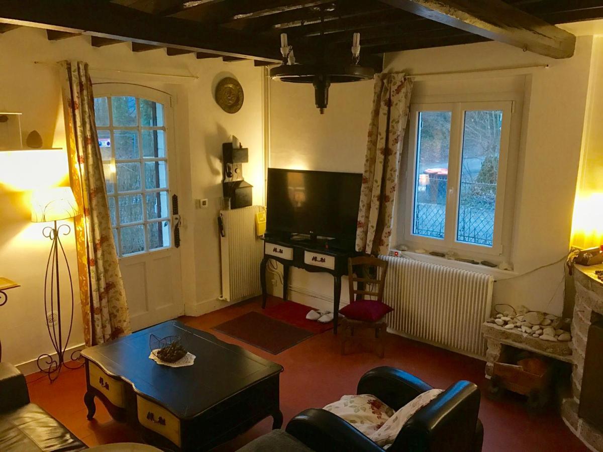 Casa de Férias Charmante Ancienne Maison Garde-barriere Oise 25min Roissy Betz