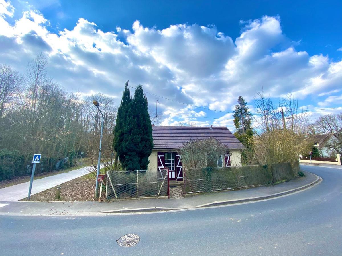 Holiday home Charmante Ancienne Maison Garde-barriere Oise 25min Roissy *